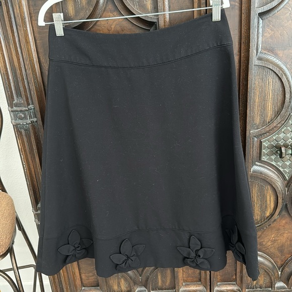 East 5th black A-shape skirt in mint condition. - Picture 3 of 8